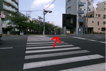 ⑧商店街を抜け、さらに道路を前進
