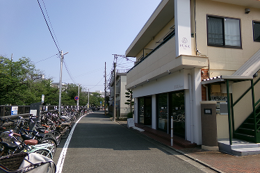 ⑩さらに道路を前進