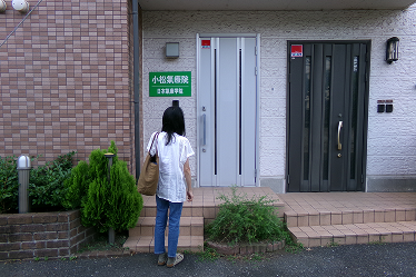 ⑭ 左側の玄関が入口す